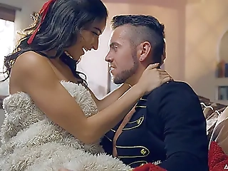 Shemale Pornstar Seduces Steamy Dolls with Dick Sharing